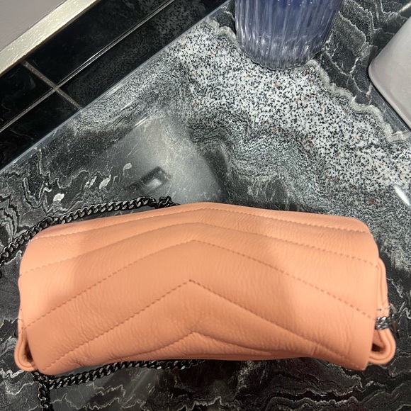 NWT Italians Leather Quilted Crossbody with Detachable Chain Strap - Picture 6 of 10